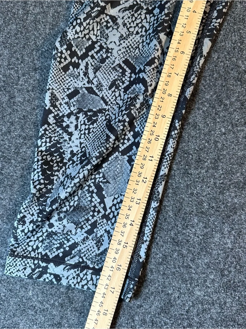 Nike Black and Gray Snake-Print Cropped Leggings